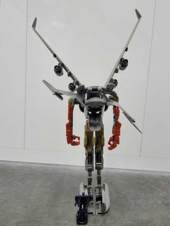 Stratosphere With Optimus Prime  - Hasbro (Revenge Of The Fallen) action figure collectible - Main Image 4