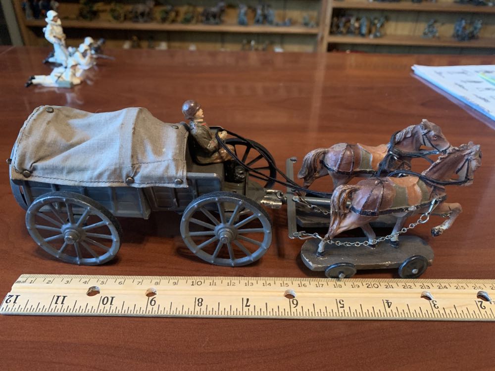 Enesco Disney Showcase Robin Hood And Maid Marian Figurine 9.05 Inch Multicolor