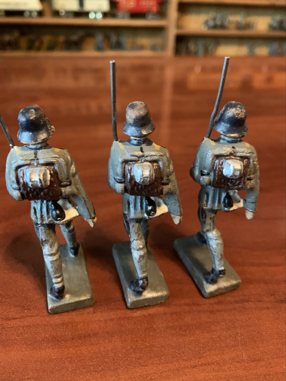 Lineol Swede 3 Marching With Blue Helmets - Lineol (Swede) action figure collectible - Main Image 2
