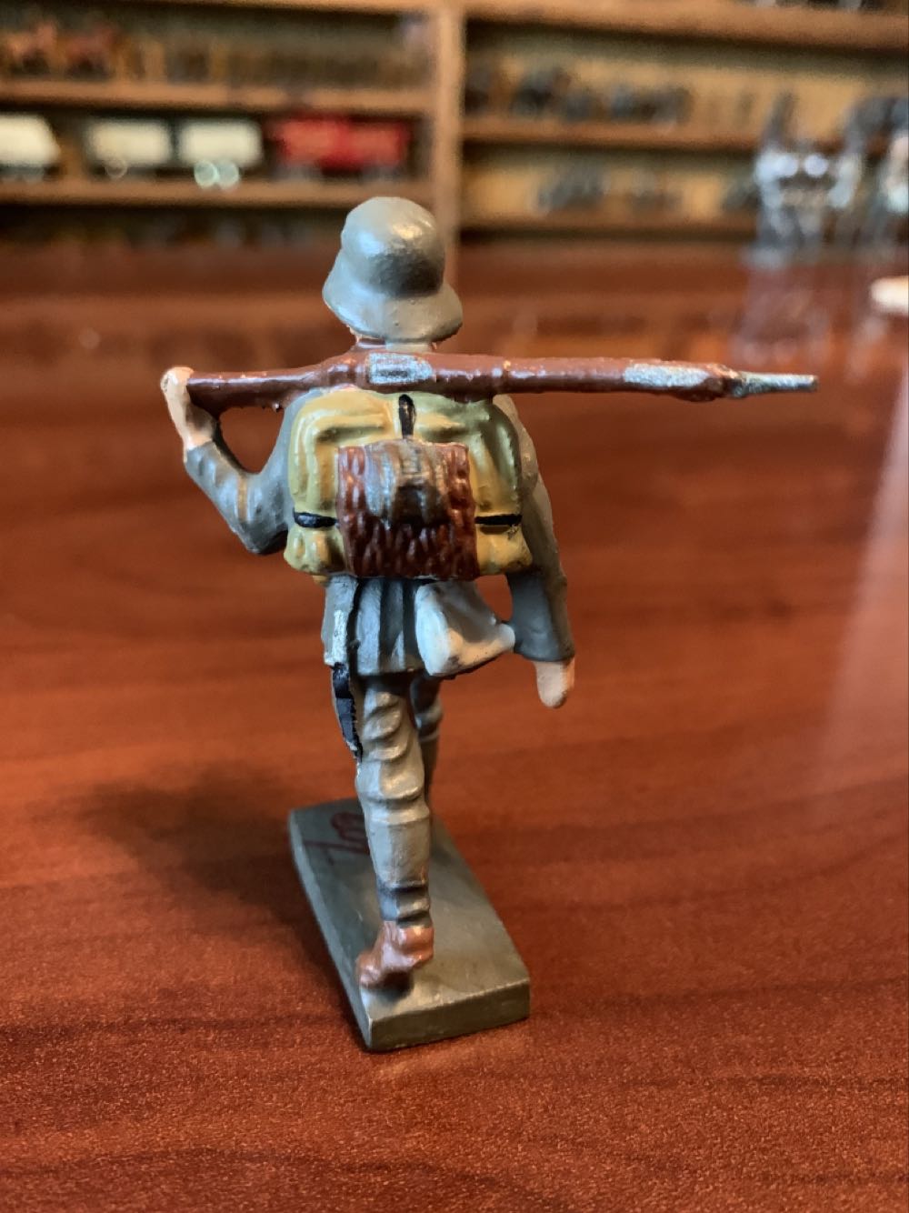 Lineol Swede Marching Rifle Across Shoulder - Lineol (Swede) action figure collectible - Main Image 2