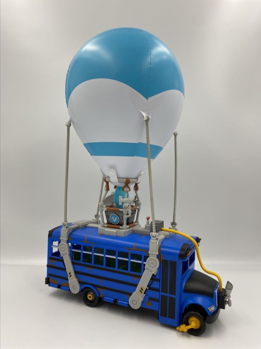 Fortnite: Battle Bus - Jazwares (Vehicles) action figure collectible - Main Image 2