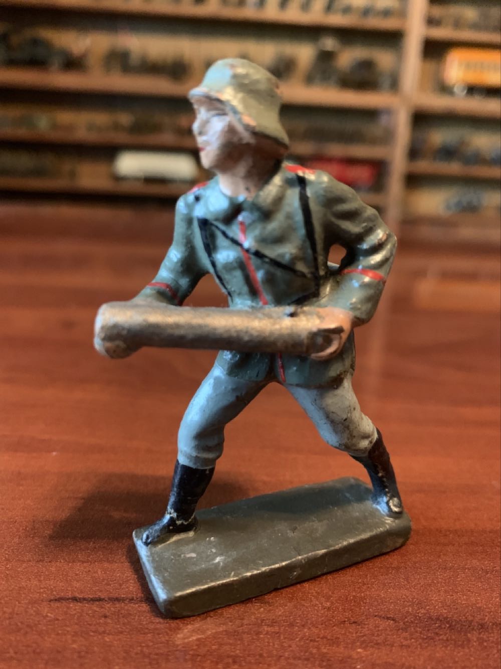 Lineol German Loading Artillery Shell - Lineol (German) action figure collectible - Main Image 1