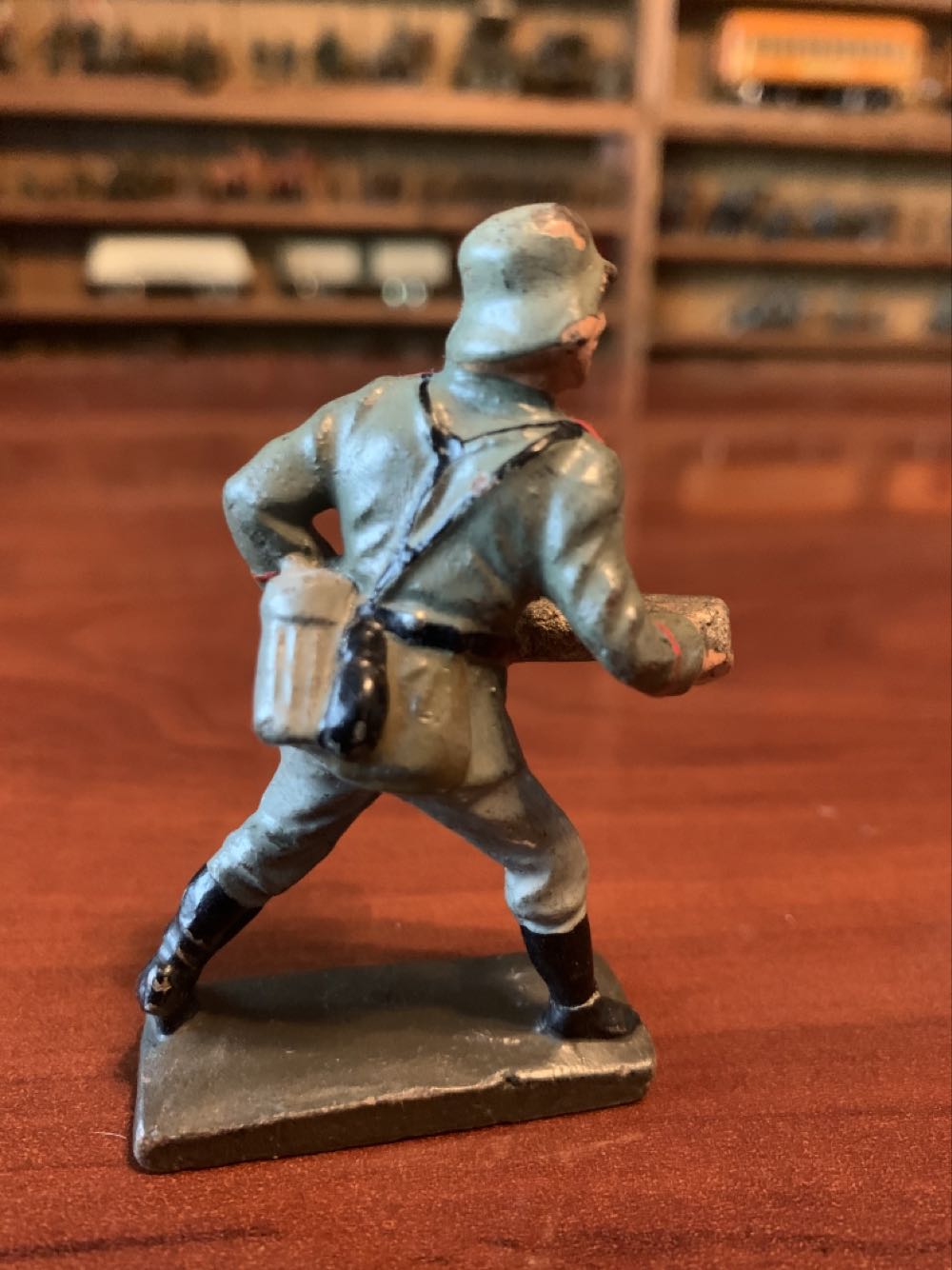 Lineol German Loading Artillery Shell - Lineol (German) action figure collectible - Main Image 2