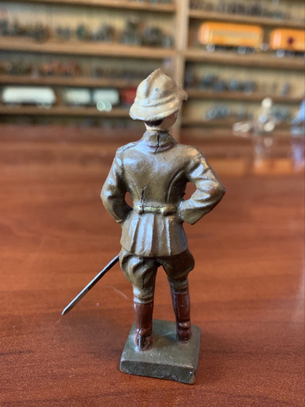 Lineol Belgian Officer Standing  - Lineol (Belgian) action figure collectible - Main Image 2