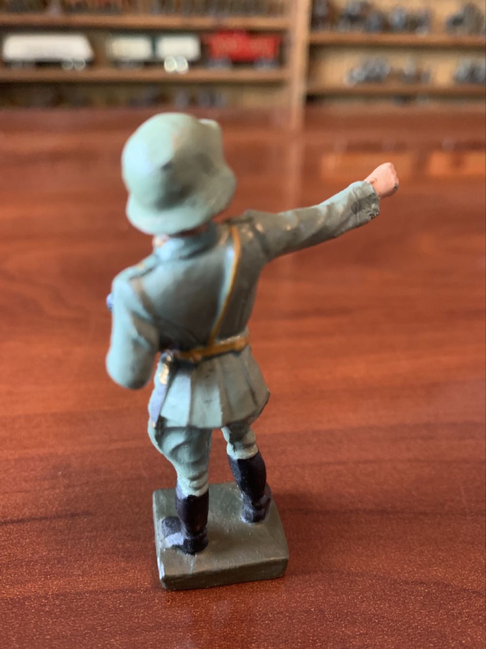Lineol Swiss Officer Binoculars Pointing - Lineol (Swiss) action figure collectible - Main Image 2