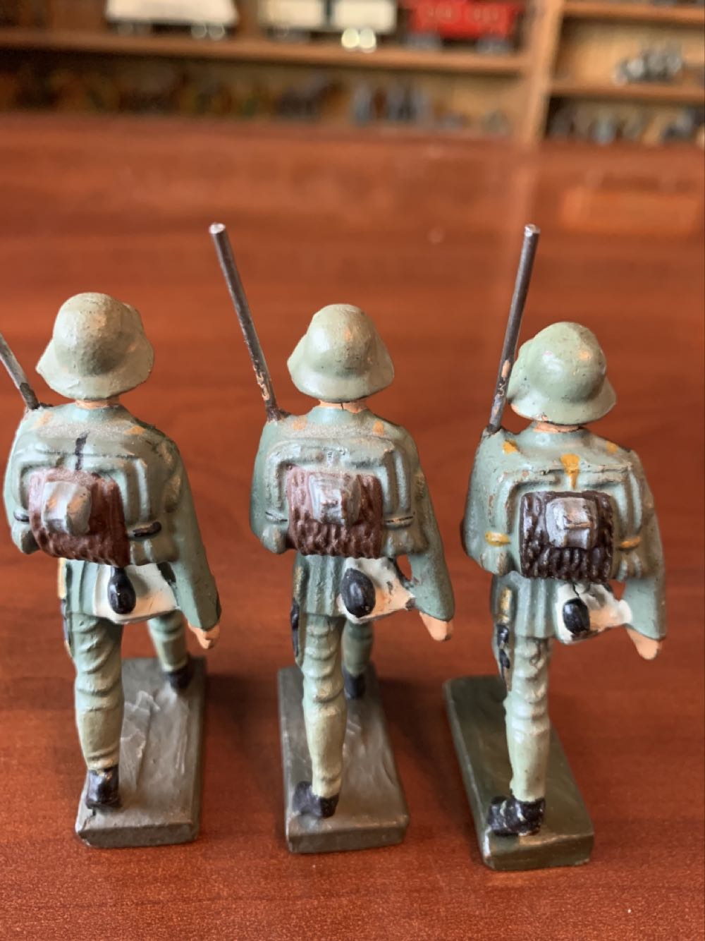 Lineol Swiss Soldiers Marching 3 - Lineol (Swiss) action figure collectible - Main Image 2