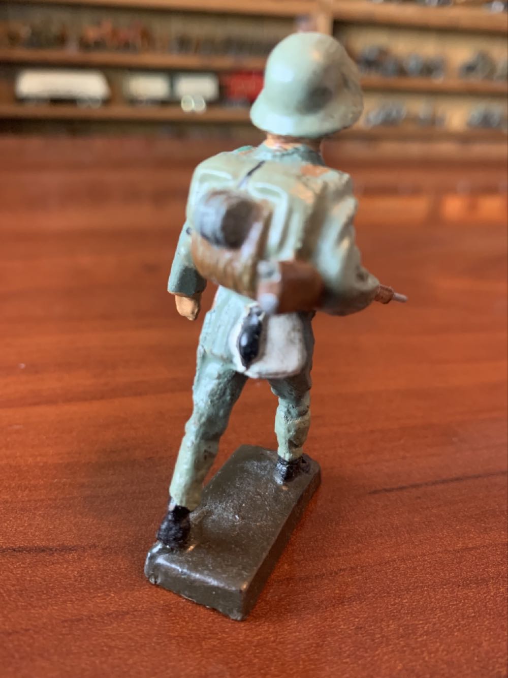 Lineol Swiss Walking Carry Rifle - Lineol (Swiss) action figure collectible - Main Image 2