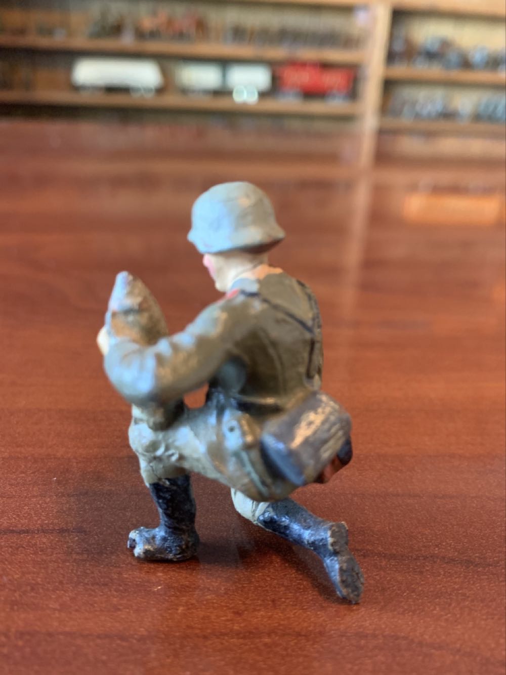 Elastolin German? Kneeling Shell - Elastolin (German) action figure collectible - Main Image 2