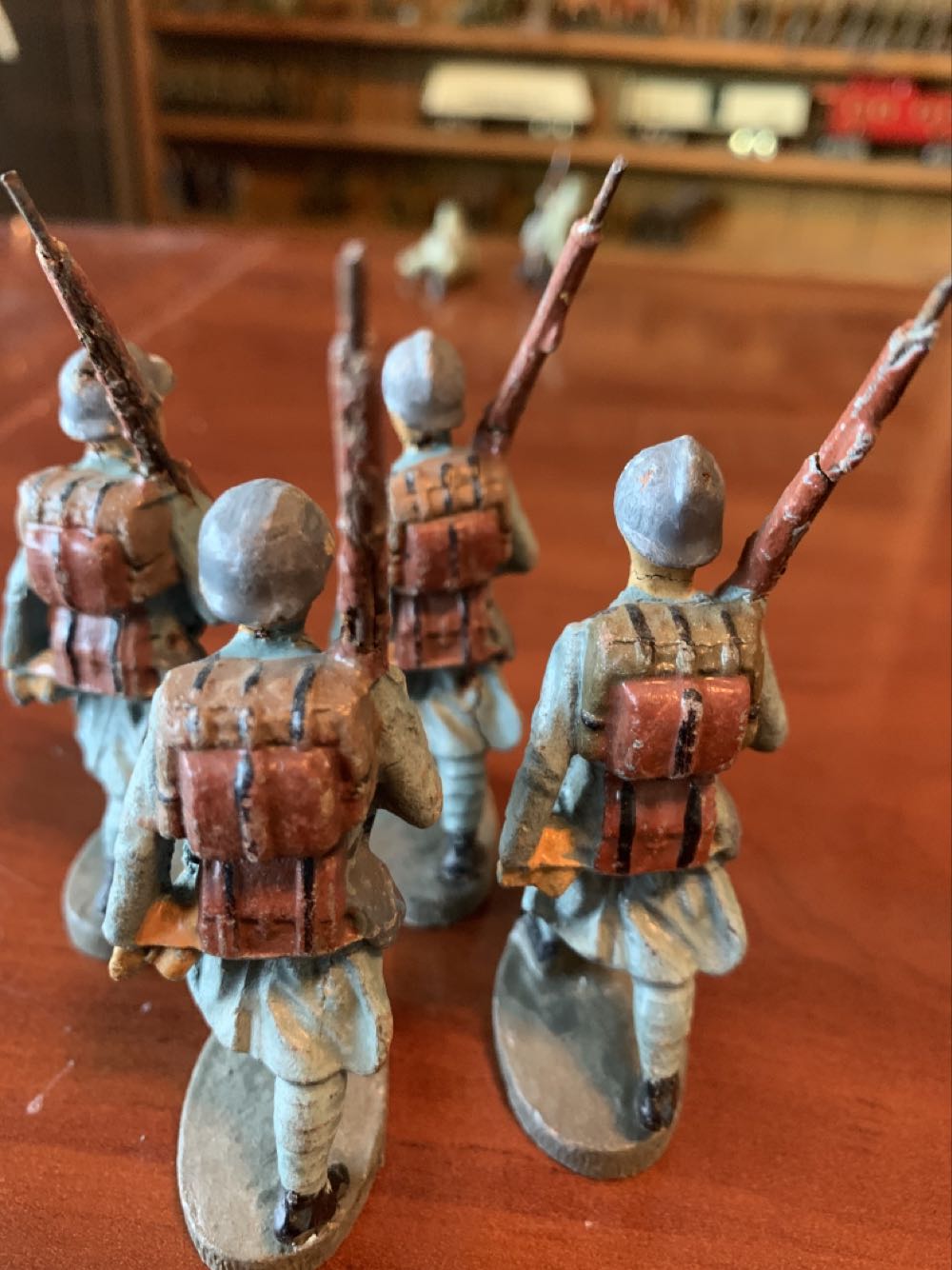 Elastolin French Marching Rifle Shoulder - Elastolin (French) action figure collectible - Main Image 2