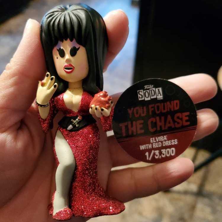 Elvira: Mistress of the Dark - Funko (Funko Vinyl SODA) action figure collectible [Barcode 889698663748] - Main Image 2