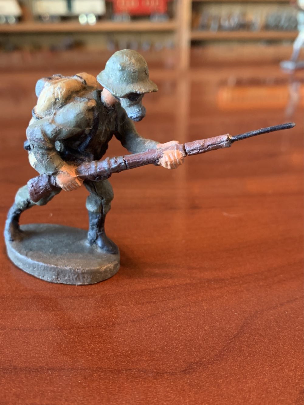 Elastolin German Gas Mask Advansing - Elastolin (German) action figure collectible - Main Image 1