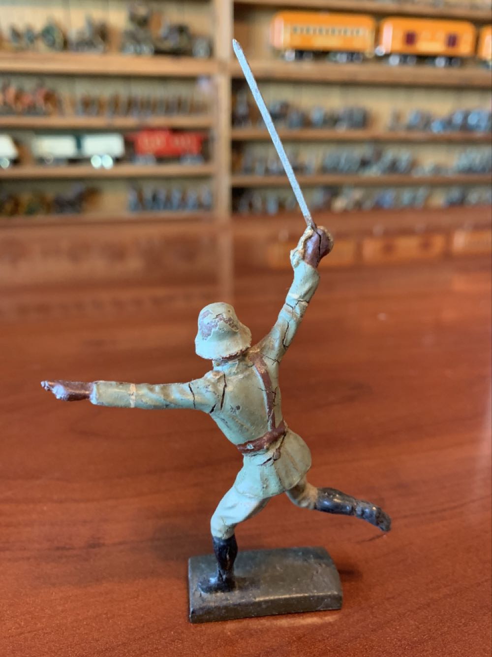 Lineol Officer Sword Attacking - Lineol (German) action figure collectible - Main Image 2