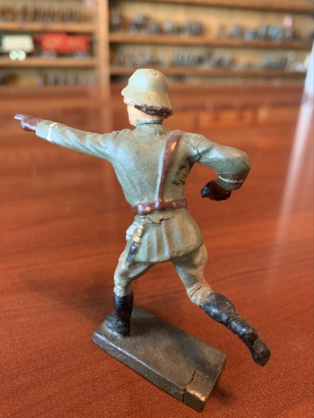 Lineol Officer Attacking Pistol - Lineol (German) action figure collectible - Main Image 2
