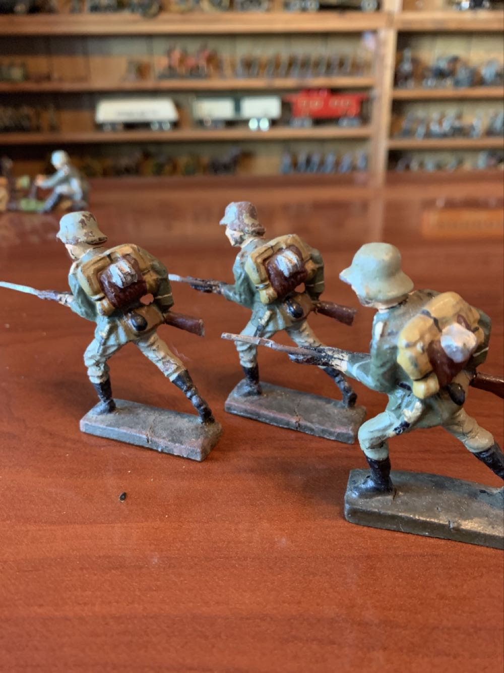 Lineol German Advancing With Rifle - Lineol (German) action figure collectible - Main Image 2