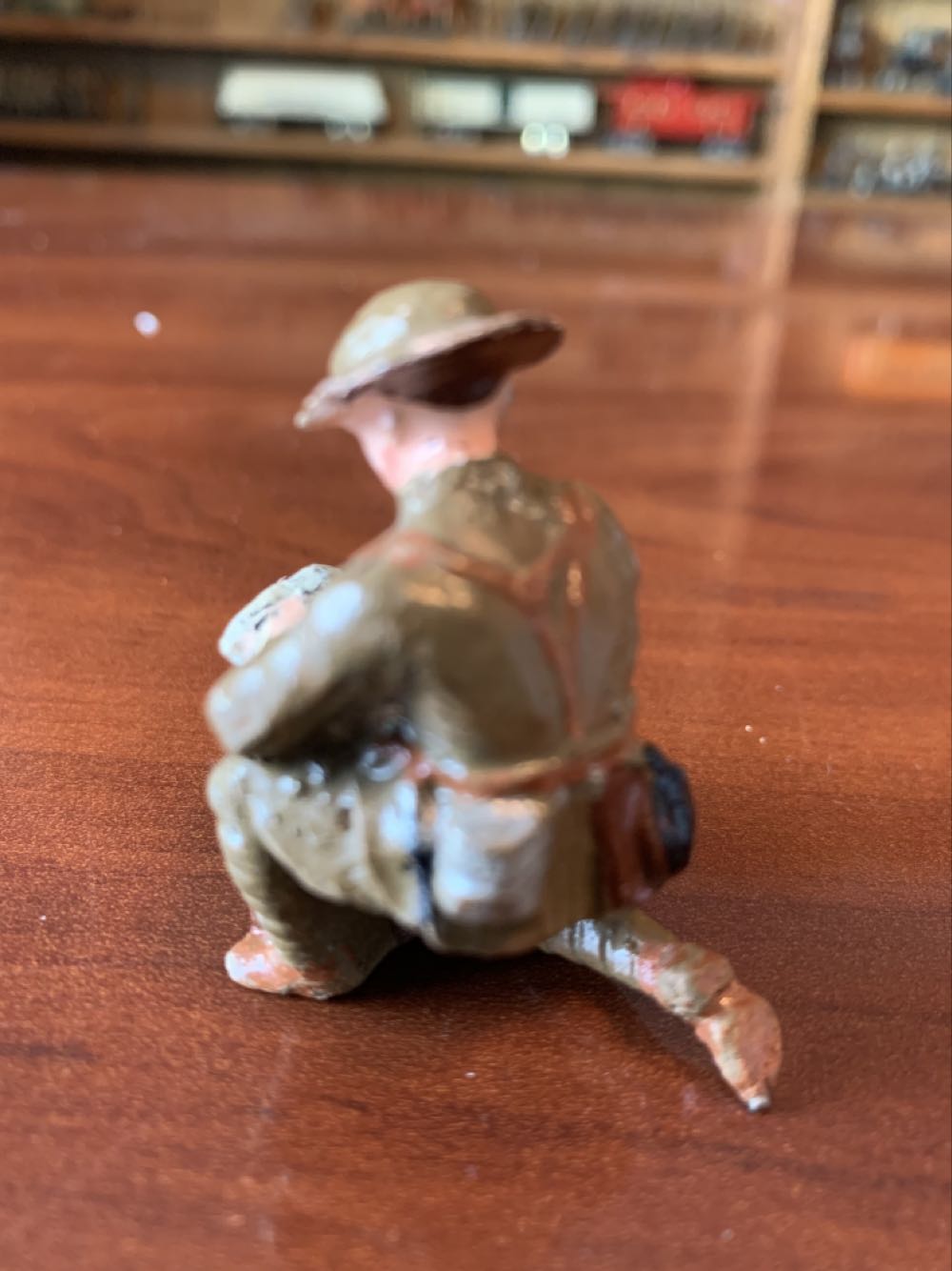 Elastolin USA Kneeling Reading - Elastolin (USA) action figure collectible - Main Image 2