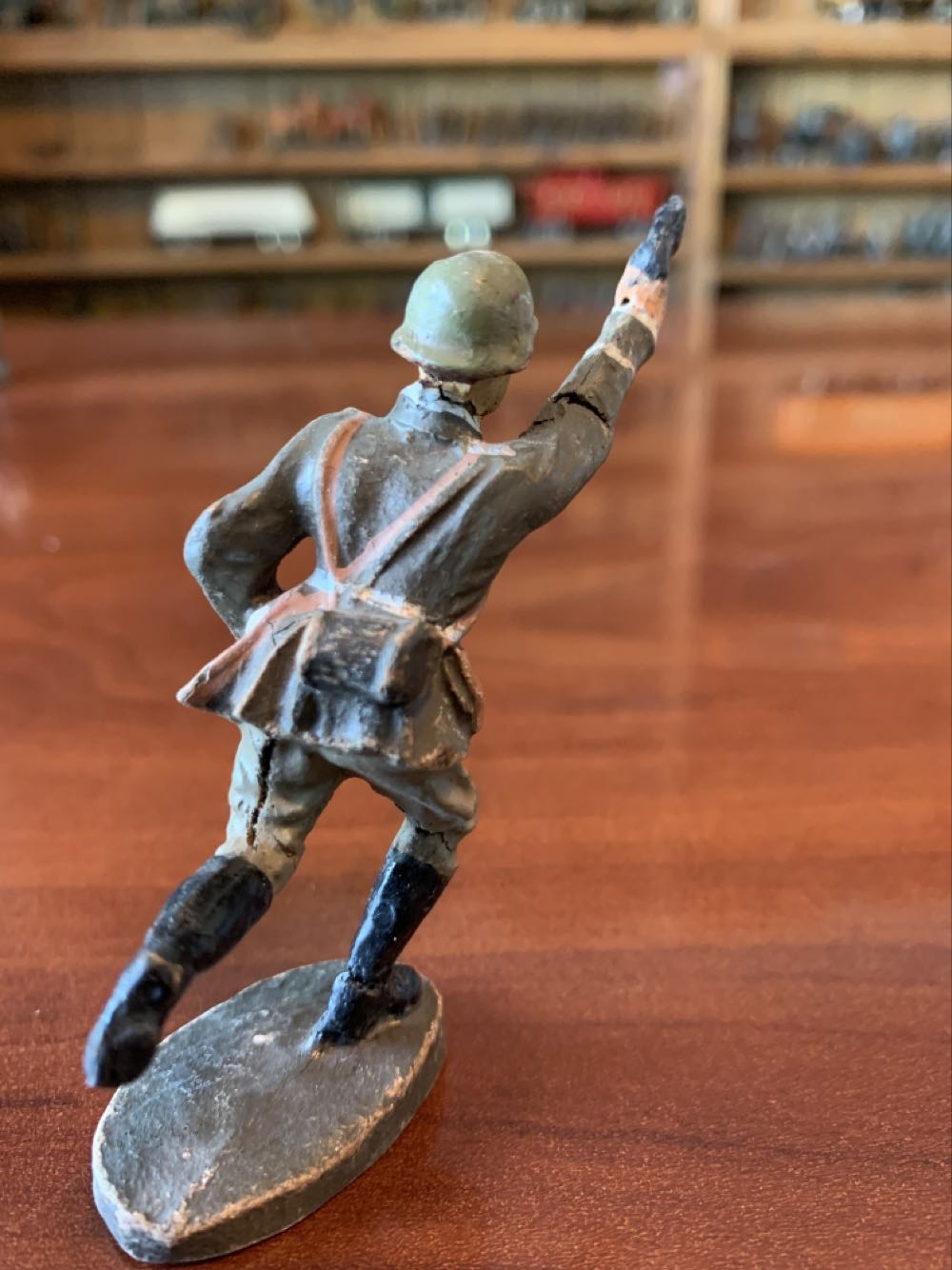 Elastolin Officer Charging Pistol - Elastolin (German) action figure collectible - Main Image 2