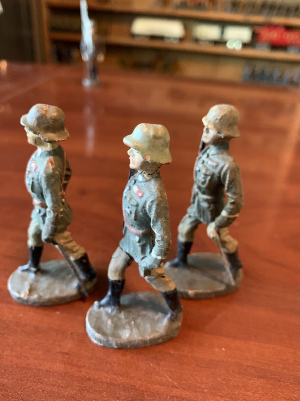 Elastolin Officer Sword Shouldered - Elastolin (German) action figure collectible - Main Image 2