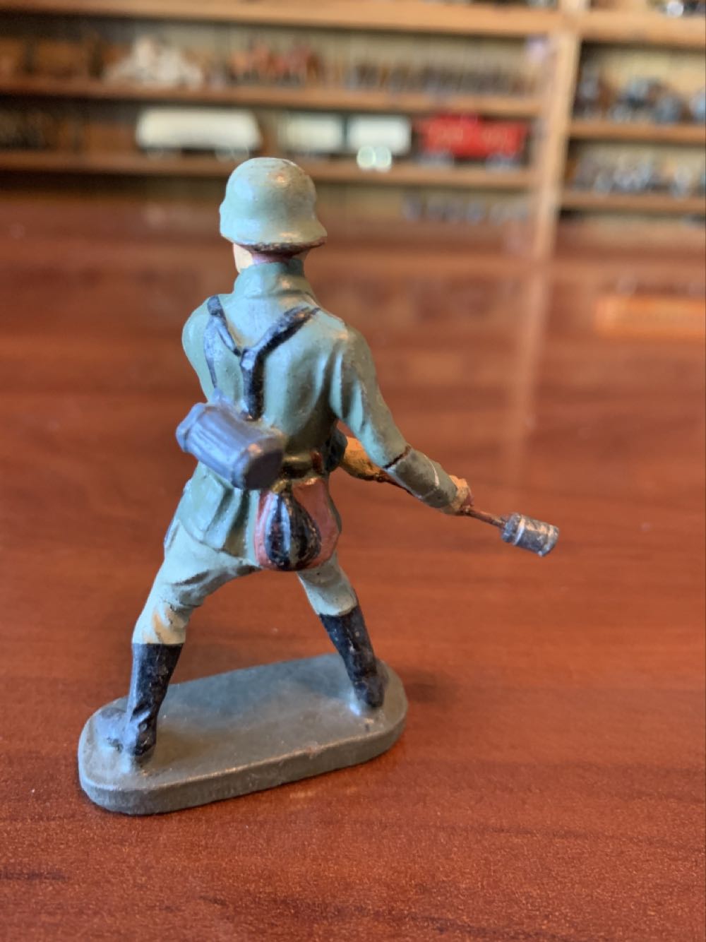 Elastolin German Underhand Grenade - Elastolin (German) action figure collectible - Main Image 2