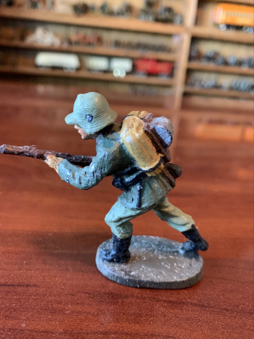 Elastolin German Advancing Rifle - Elastolin (German) action figure collectible - Main Image 2