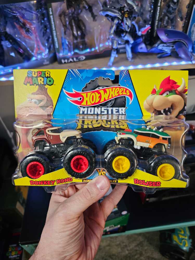 Hot Wheels - Super Mario - Bowser vs DK Monster Trucks  action figure collectible [Barcode 887961705430] - Main Image 1