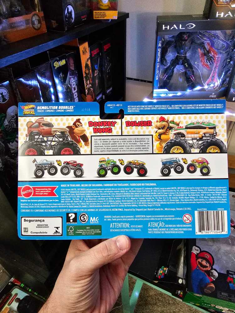 Hot Wheels - Super Mario - Bowser vs DK Monster Trucks  action figure collectible [Barcode 887961705430] - Main Image 2