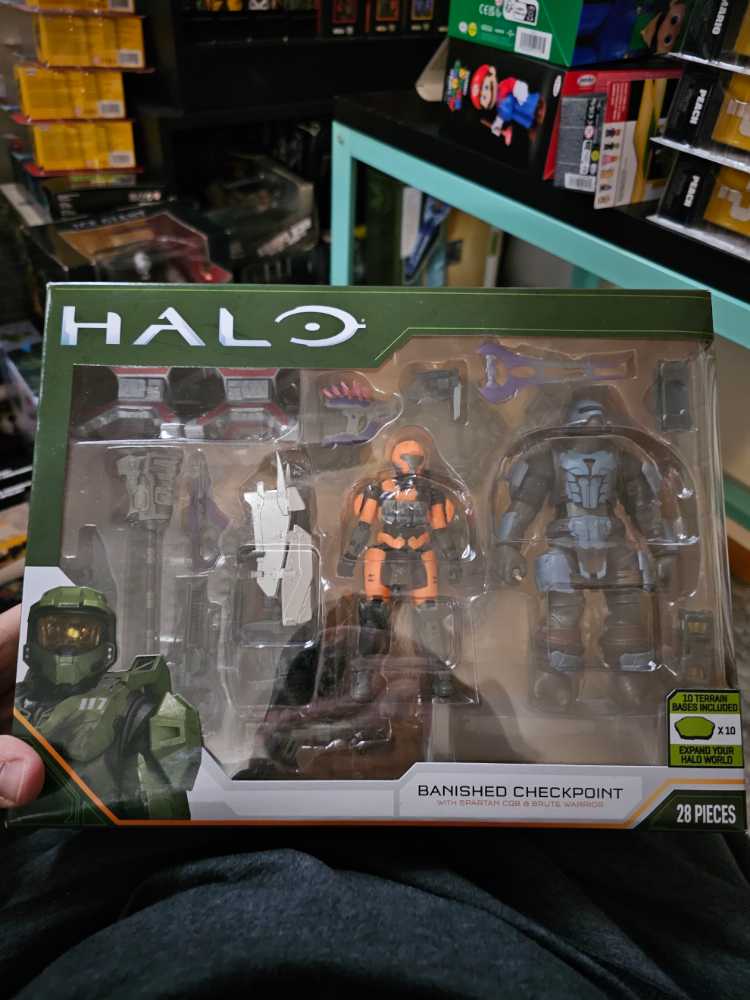 Banished Checkpoint With Spartan CQB & Brute Warrior  - 343 Industries (World Of Halo) action figure collectible [Barcode 191726390879] - Main Image 2