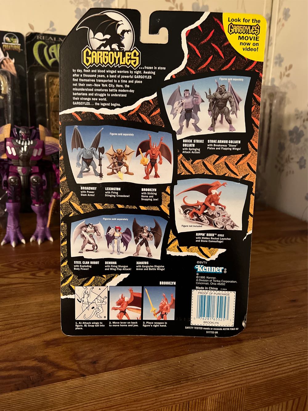 GARGOYLES Brooklyn With Striking Horns And Snapping Jaw, Complete In Package - Kenner (Gargoyles) action figure collectible [Barcode 076281655253] - Main Image 2