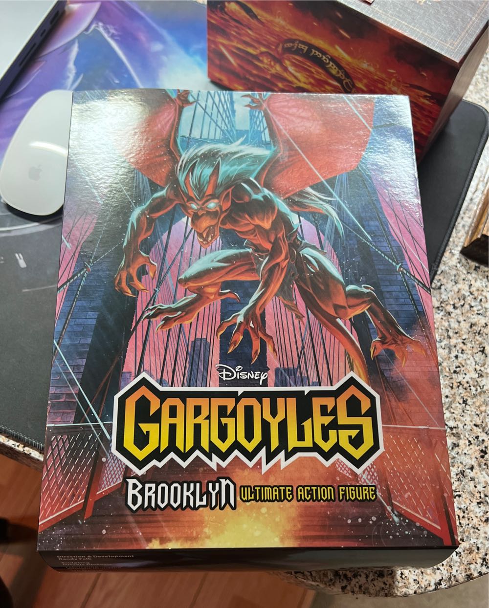 GARGOYLES Brooklyn With Striking Horns And Snapping Jaw, Complete In Package - Kenner (Gargoyles) action figure collectible [Barcode 076281655253] - Main Image 3