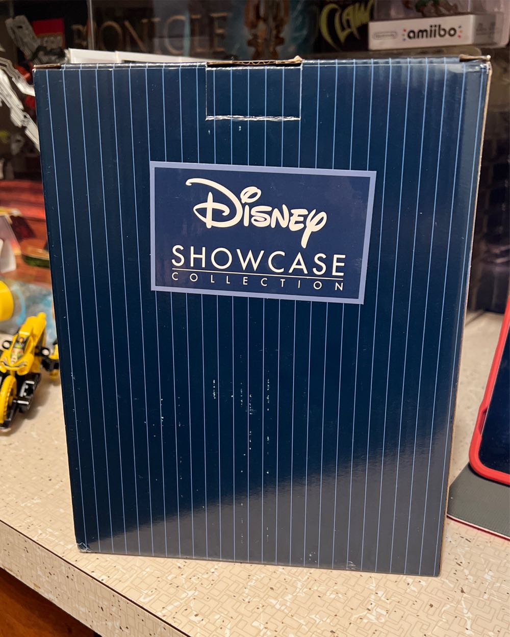 Enesco Disney Showcase Robin Hood And Maid Marian Figurine 9.05 Inch Multicolor  action figure collectible [Barcode 028399318940] - Main Image 2