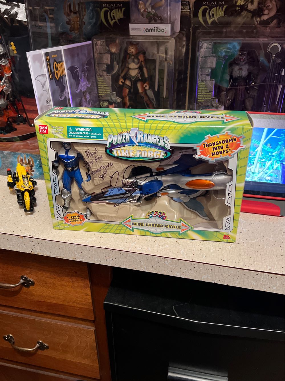 Power Rangers Time Force: Blue Ranger With Strata Cycle - Ban Dai (Power Rangers Time Force) action figure collectible [Barcode 045557100421] - Main Image 2
