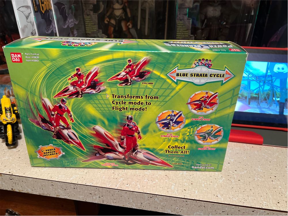 Power Rangers Time Force: Blue Ranger With Strata Cycle - Ban Dai (Power Rangers Time Force) action figure collectible [Barcode 045557100421] - Main Image 3