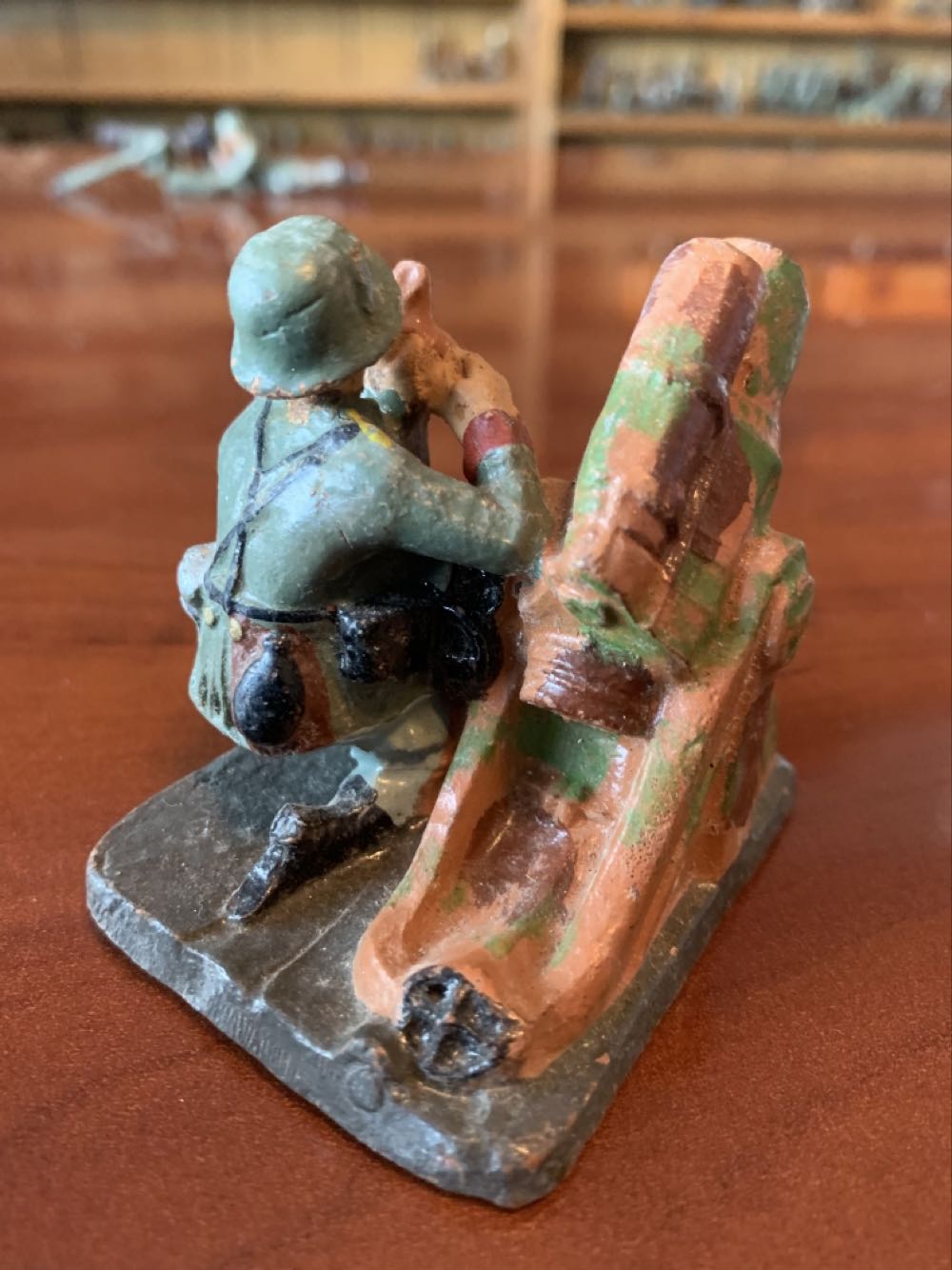 Elastolin German Mortar & Soldier - Elastolin (German) action figure collectible - Main Image 2