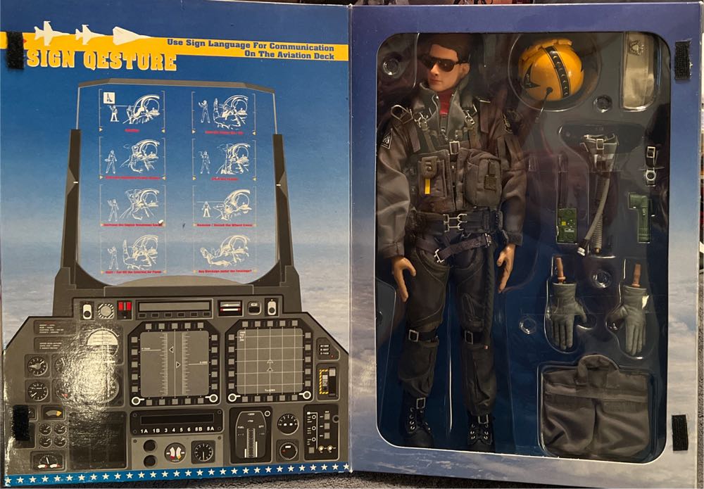 U.S. Air Force Combat Aircrew Pilot  - Hot Toys (U.s. Air Force Combat Aircrew Pilot) action figure collectible - Main Image 2