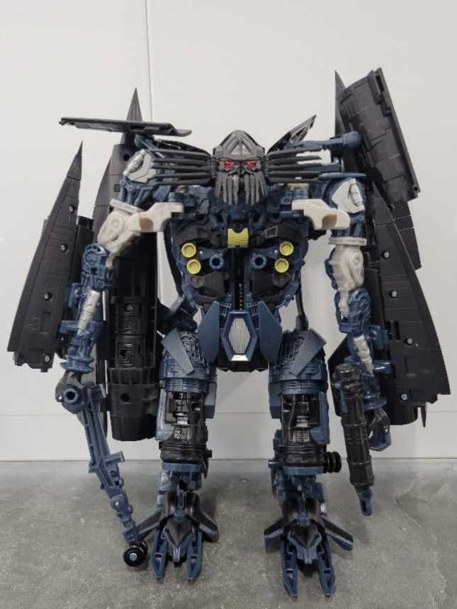 Jetfire Jet Fire 3rd Robot Mode - Hasbro (Revenge Of The Fallen) action figure collectible - Main Image 2