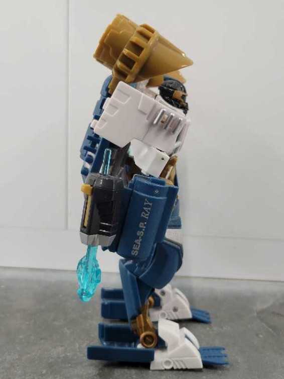Seaspray - Hasbro (Hunt For The Decepticons) action figure collectible - Main Image 3
