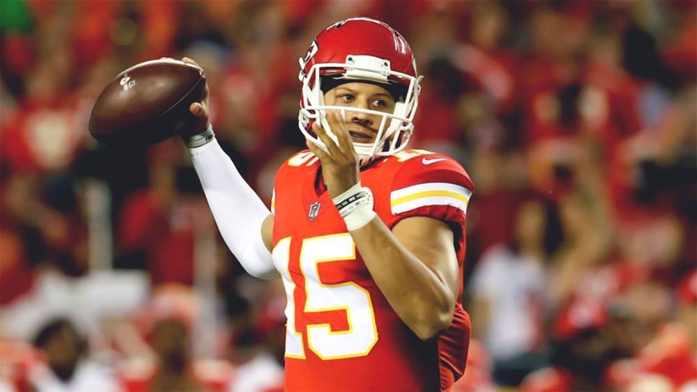 Patrick Mahomes ll  action figure collectible [Barcode 889698509794] - Main Image 1