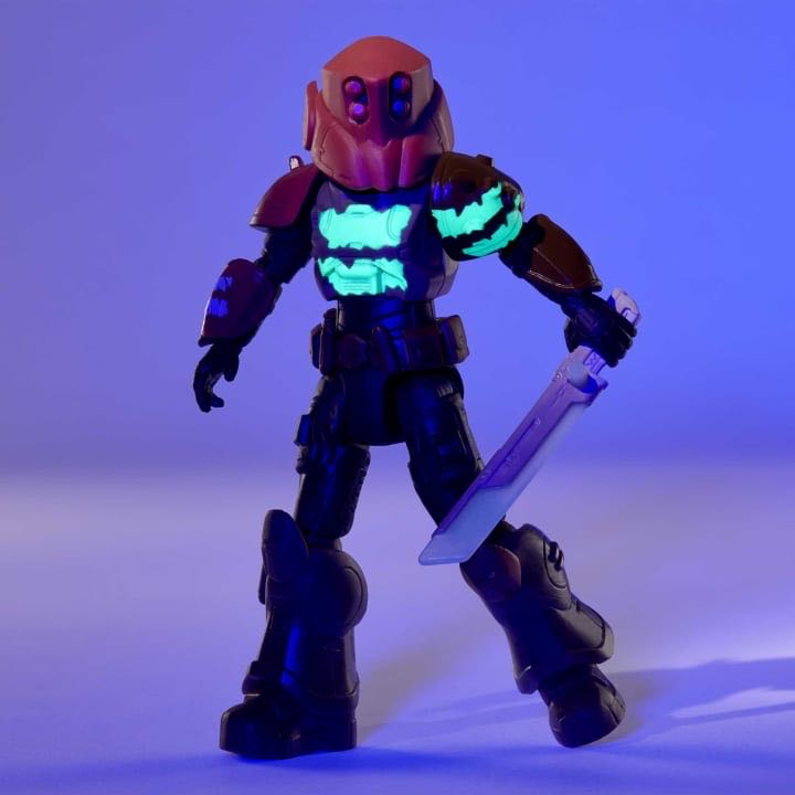 Lightyear 5” Glow: JR. ZAP PATROL IZZY HAWTHORNE - Mattel (Disney•Pixar) action figure collectible [Barcode 194735069194] - Main Image 2