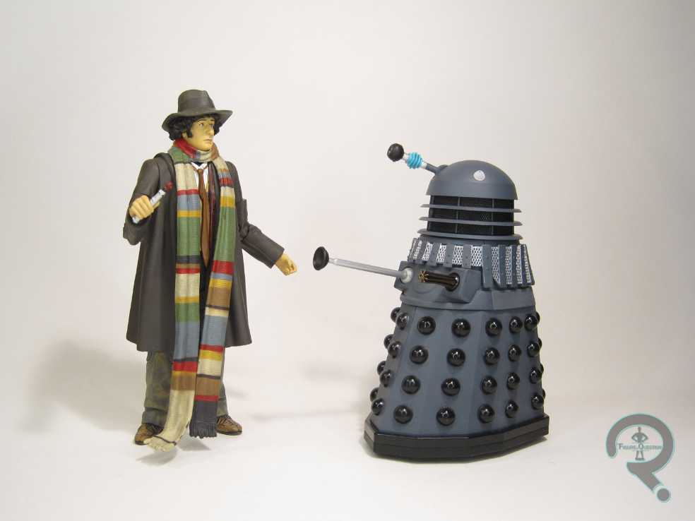 4th Doctor with Dalek (Genesis of the Daleks) - Character Options (Doctor Who) action figure collectible [Barcode 5029736048235] - Main Image 4