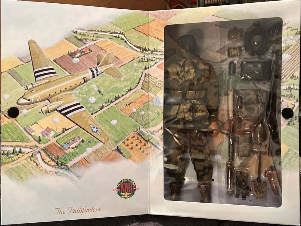 The Ultimate Soldier 82nd Airborne Division Pathfinder Normandy - 21st Century Toys (The Ultimate Soldier WWII) action figure collectible [Barcode 638748221502] - Main Image 4