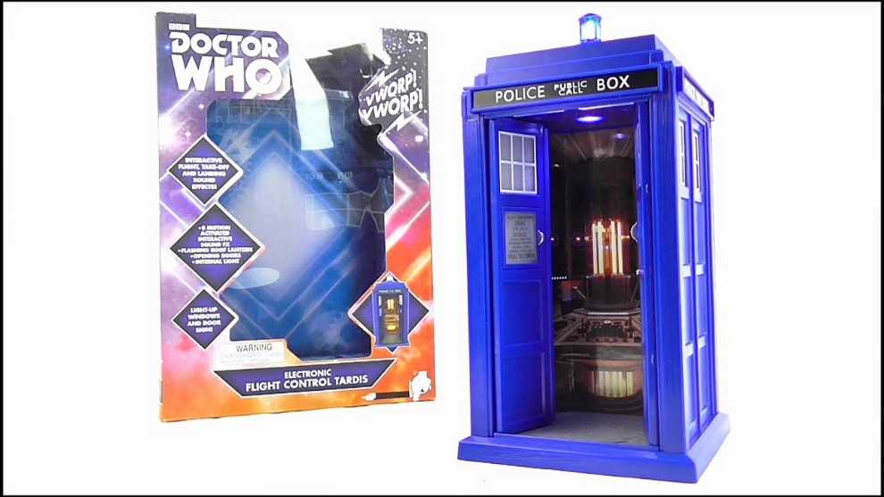 12th Doctor Electronic Flight Control Tardis - Character Options (Doctor Who) action figure collectible [Barcode 882041026610] - Main Image 4