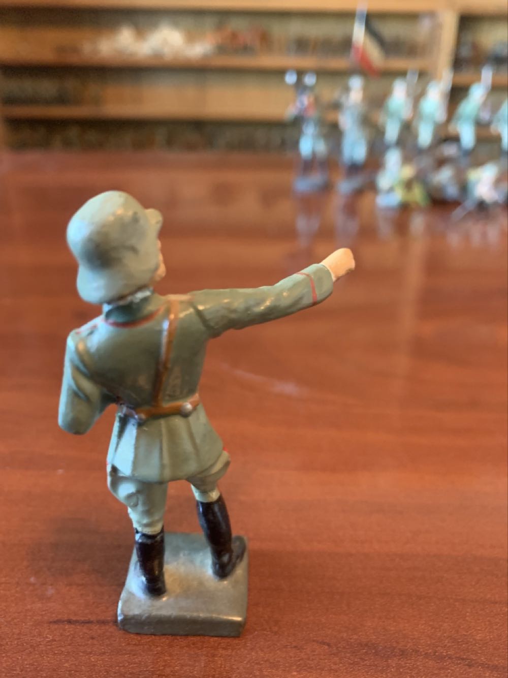 Lineol Officer Pointing - Lineol (German) action figure collectible - Main Image 2
