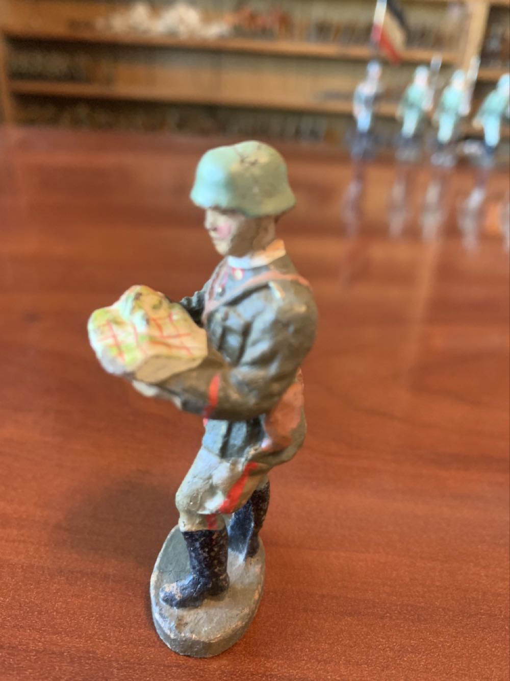 Elastolin German Officer Map - Elastolin (German) action figure collectible - Main Image 2