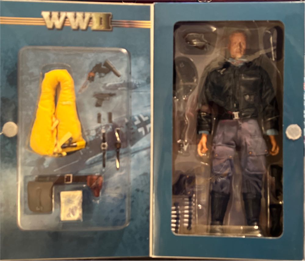 Elite Force WWII Luftwaffe Fighter Pilot - Blue Box Toys action figure collectible [Barcode 021105210934] - Main Image 3