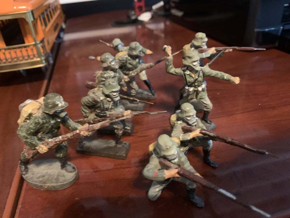 Mixed German Gas Mask 9  (German) action figure collectible - Main Image 2