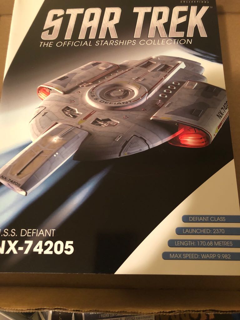 Eaglemoss uSS Defiant - Eaglemos Collections action figure collectible - Main Image 2