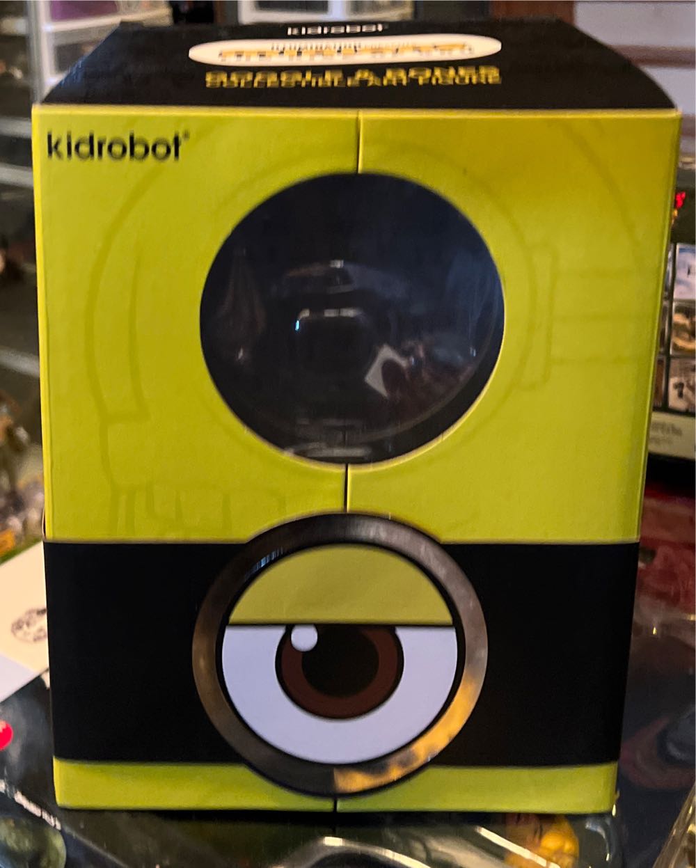 Goggle & Bones Minion - Kidrobot (Minions) action figure collectible [Barcode 883975168049] - Main Image 2