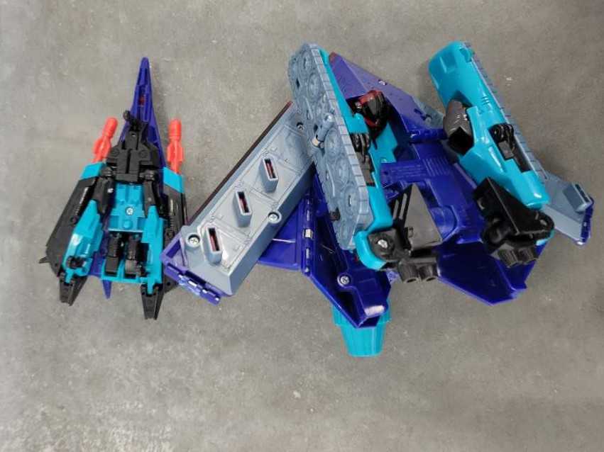 Dreadwing And Smokescreen Vehicle Mode  - Hasbro (Generation 2) action figure collectible - Main Image 4