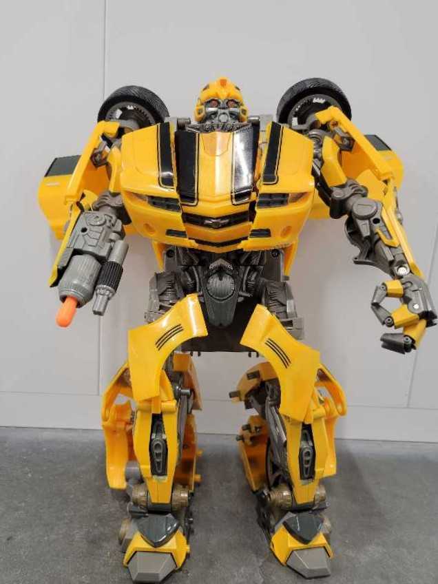 Bumblebee Ultimate 2nd Robot Mode - Hasbro (Movie) action figure collectible - Main Image 2
