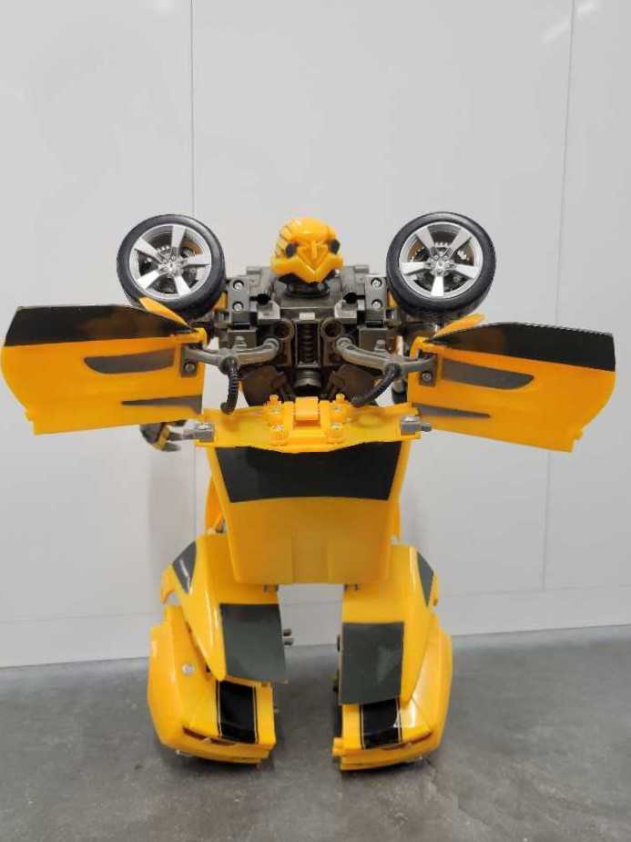 Bumblebee Ultimate 2nd Robot Mode - Hasbro (Movie) action figure collectible - Main Image 4