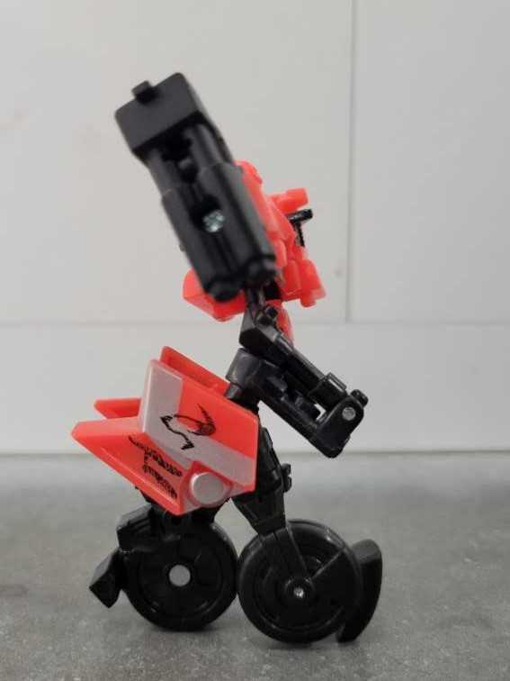 Arcee Legends - Hasbro (Revenge Of The Fallen) action figure collectible - Main Image 2